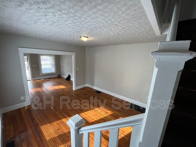 Building Photo - 417 N Rural St