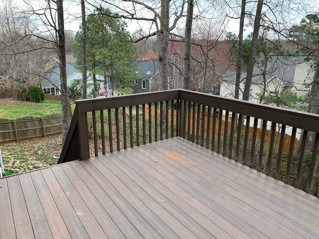 Building Photo - 5 Bed | 3.5 Bath House with Finished Basem...