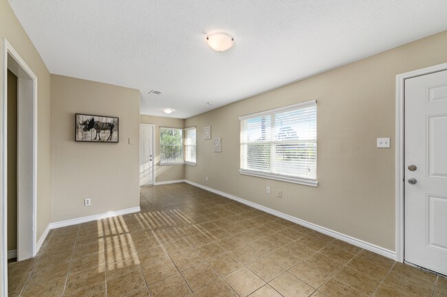 Building Photo - 115 Arbor St