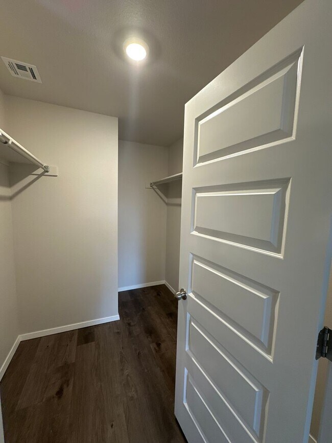 Building Photo - Newer 3-Bed, 2-Bath Home in Claremore — Modern Comfort & Style Designed for You