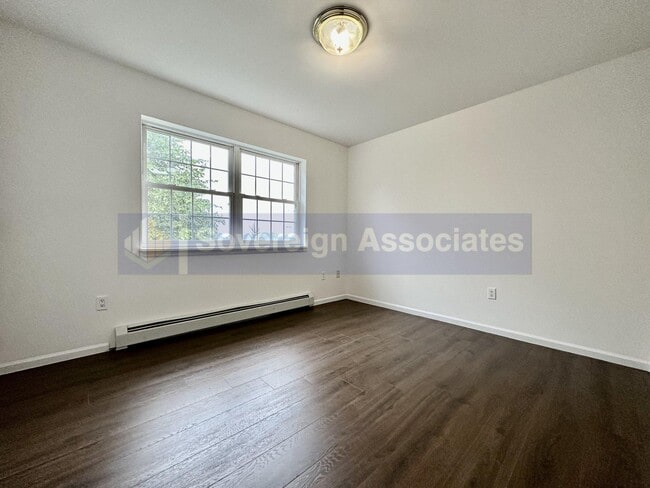Building Photo - Beautiful house for rent.