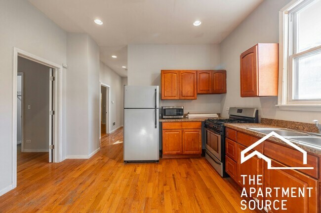 Building Photo - 2416 N Maplewood Ave