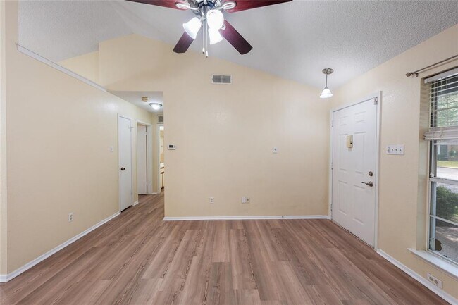 Building Photo - 1015 E Yager Ln