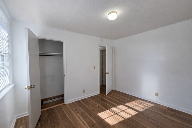 Building Photo - Charming 3 Bedroom 1 Bathroom Brick Home