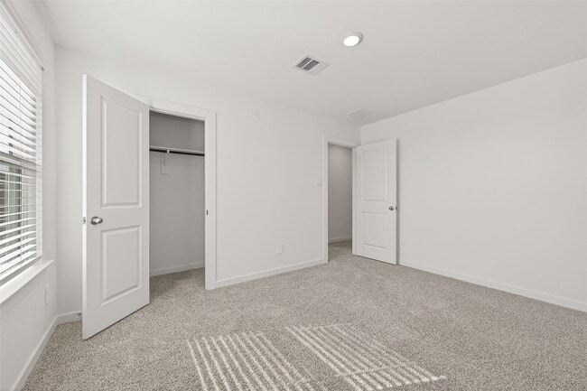 Building Photo - 4323 Camden Lakes St