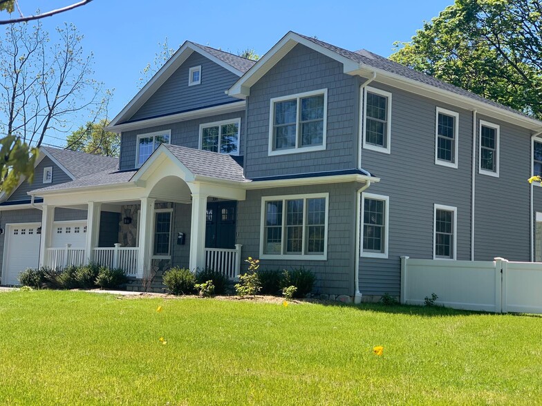 side - 300 Locust Ln