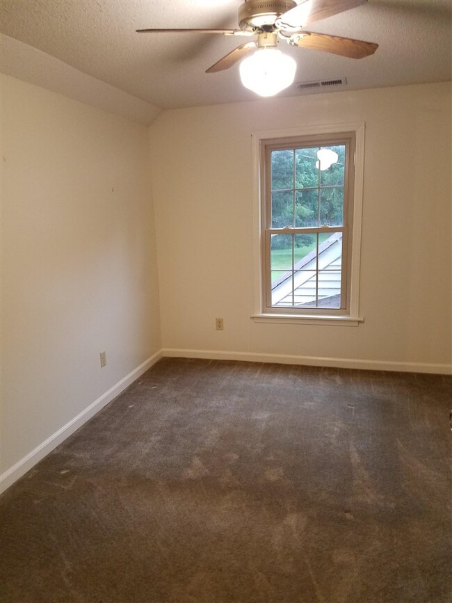 Building Photo - 225 Fisherville Rd