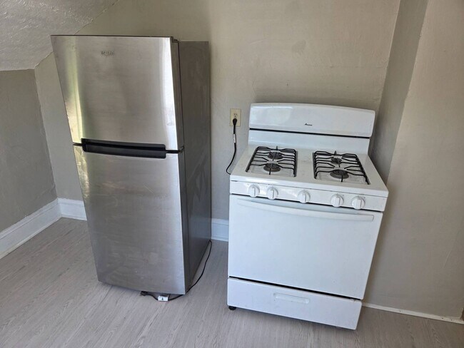 Building Photo - 3027 Fortune Ave