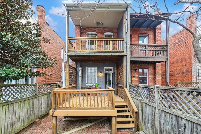 Building Photo - Newly Renovated: 4 Bed 2 Bath on 5th Stree...