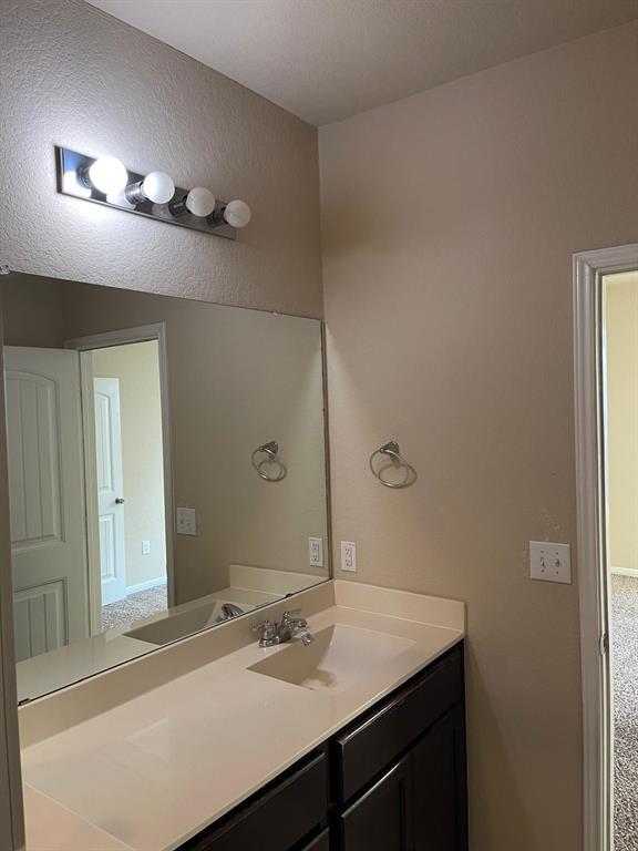 Building Photo - 404 Crater Lake Dr