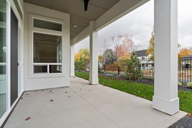 Building Photo - 10692 W Bell Fountain Dr