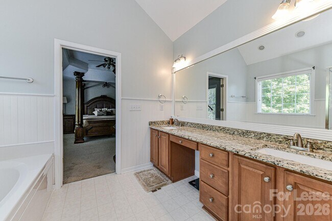 Building Photo - 16829 Hampton Trace Rd