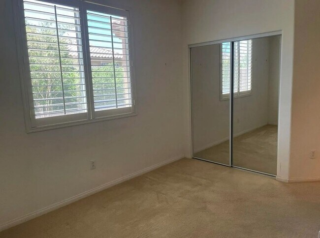 Building Photo - Gated Community in North Indio