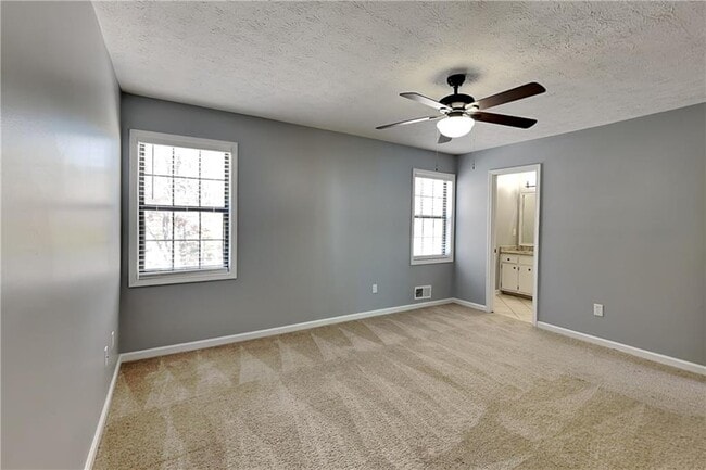 Building Photo - 4304 Falcon Crest Dr