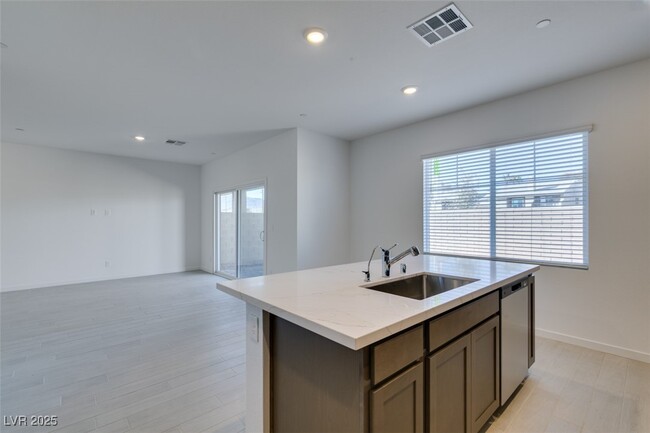 Building Photo - 405 Isla Enclave Wy