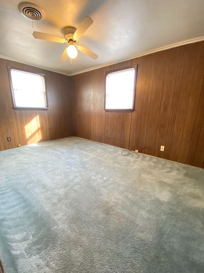 Building Photo - AVAILABLE NOW!