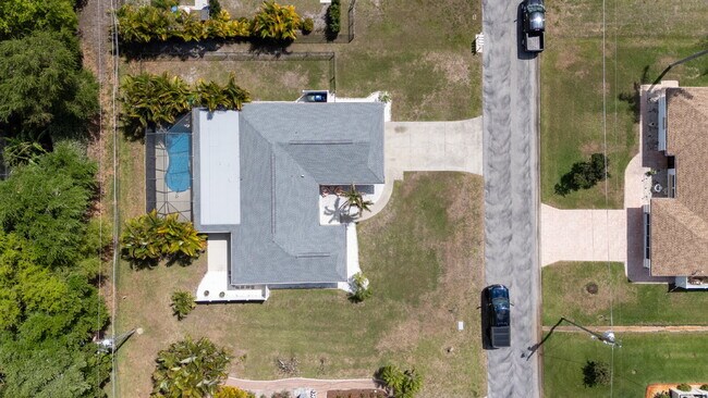 Building Photo - 153 Hourglass Dr