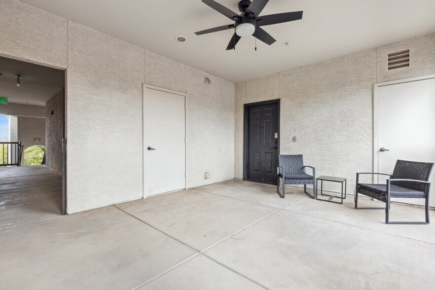 Building Photo - 9450 W Cabela Dr