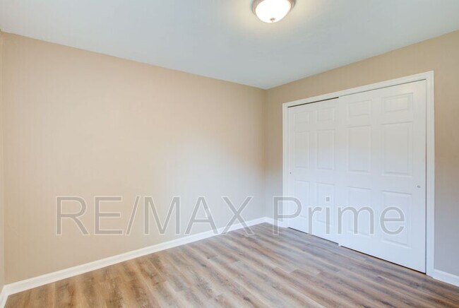 Building Photo - 4601 Hardy Dr