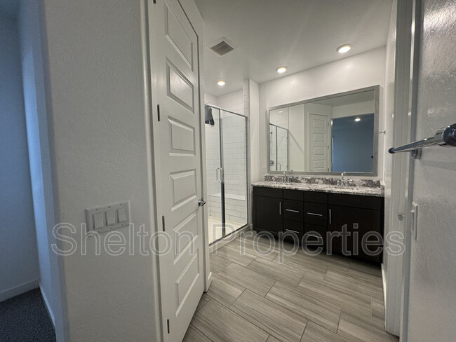 Building Photo - 4027 S 96th Dr
