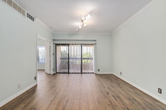 Building Photo - 2209 S Braeswood Blvd