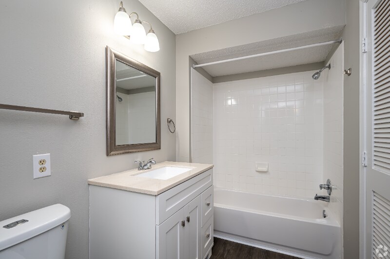 Building Photo - 2121 Lobdell Blvd