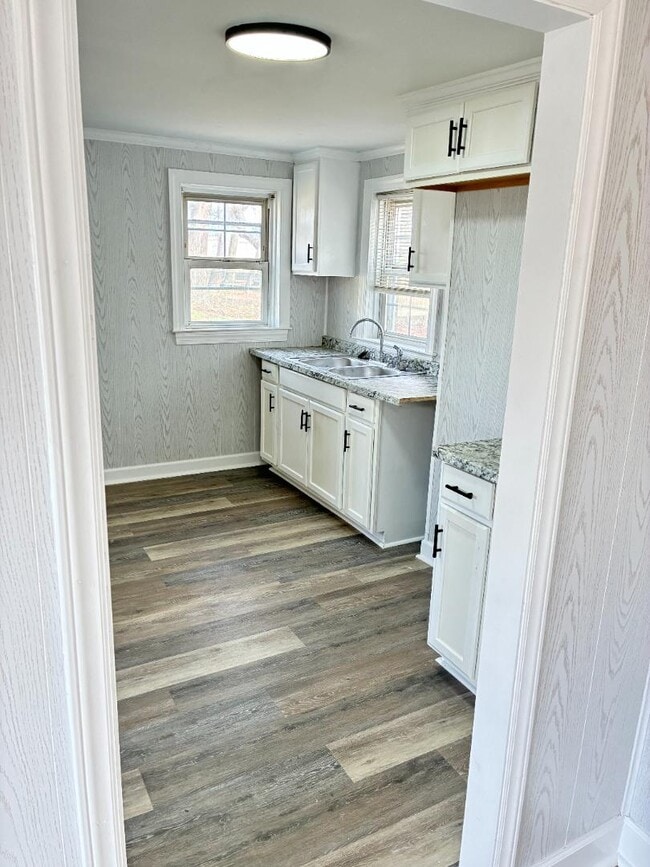 Building Photo - 1601 Queen St E