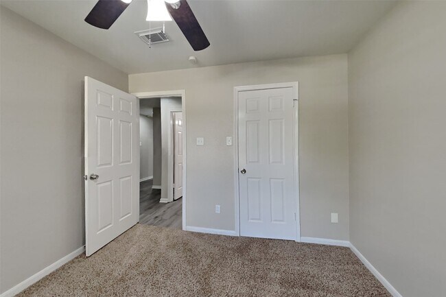 Building Photo - 2811 Pineleaf Dr