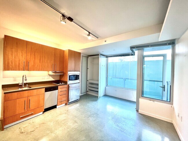 Building Photo - Stylish Bright Studio at The Cubix!