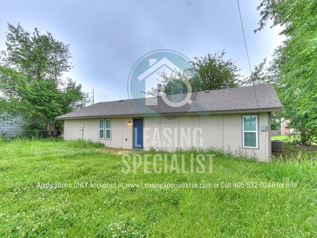 Building Photo - Adorable Norman 3 Bed 1.5 Bath House!