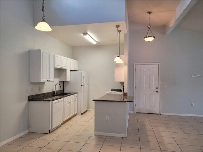 Building Photo - 155 N Pearl Lake Causeway