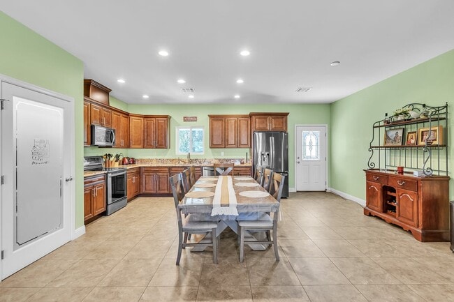 Building Photo - RV GARAGE | Single Story | Furnished Or Unfurnished