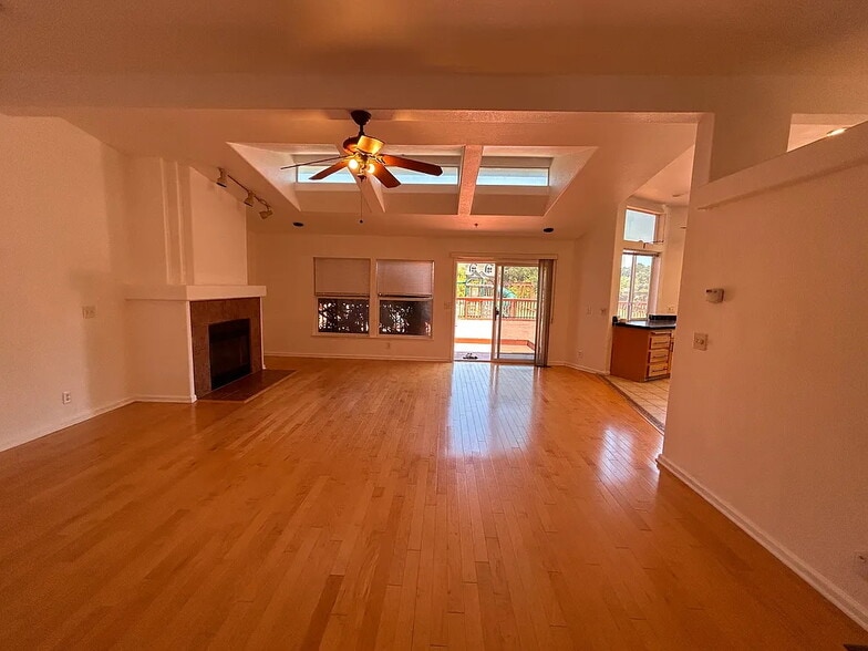 Living Room & Deck - 9385 Burchell Rd