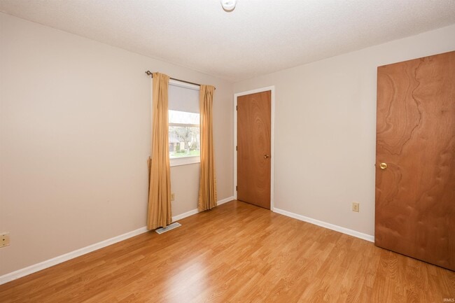 Building Photo - 7104 Tanbark Ln