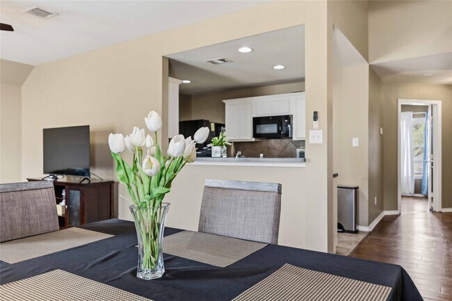 Building Photo - 7014 Woodridge Row Dr
