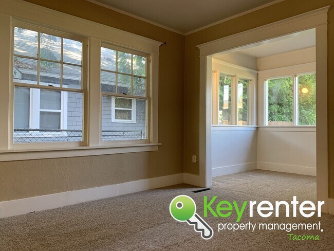 Building Photo - Charming Tacoma Craftsman House!