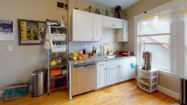 Building Photo - Beautiful 3 bed 1.5 bath in Brighton