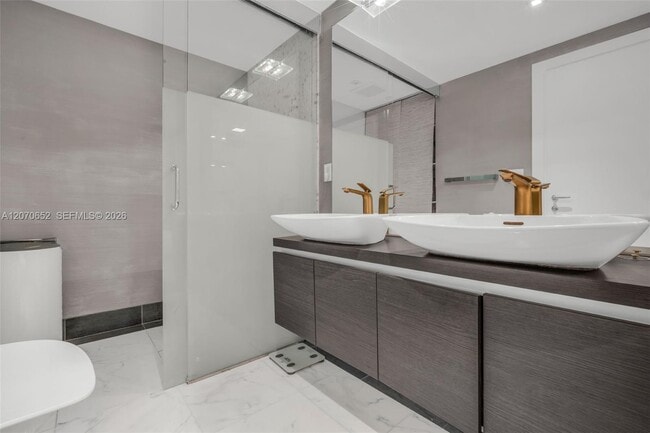 Building Photo - 200 Biscayne Blvd Way
