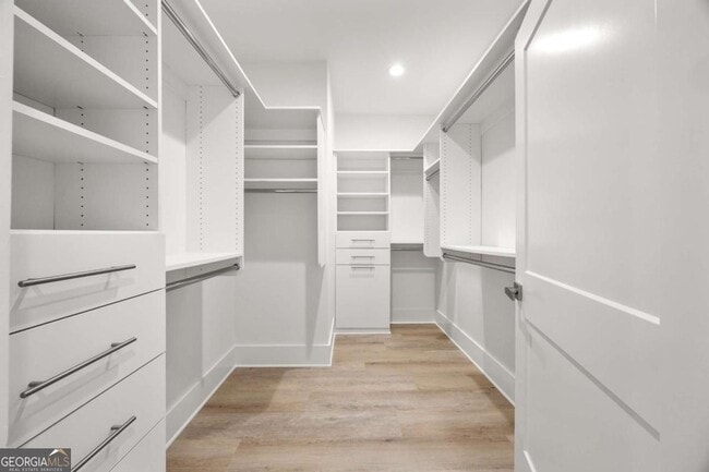 Building Photo - 24 Hutchinson St NE