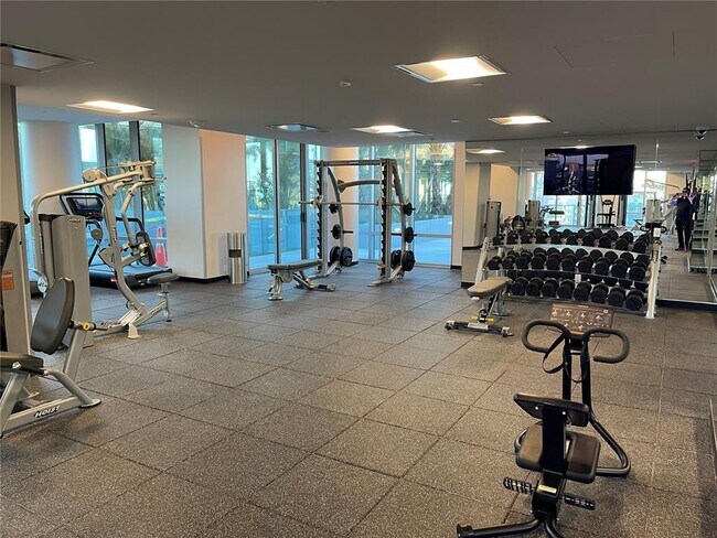 Building Photo - 400 Central Ave