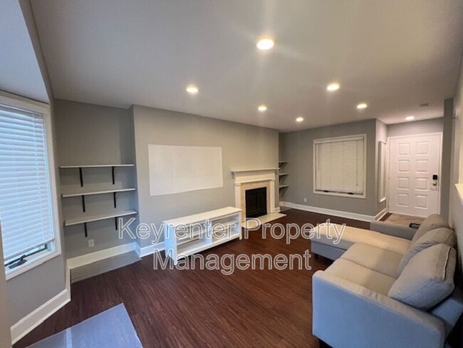 Building Photo - 4318 Belleview Ave