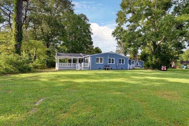Building Photo - New Waterfront Home
