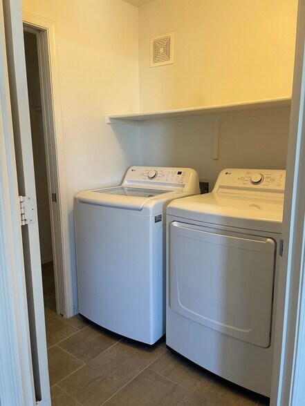 Building Photo - 5303 N 7th St