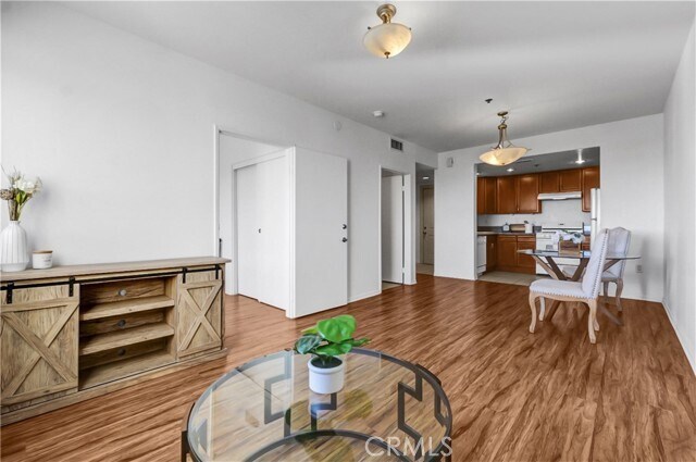 Building Photo - 580 W Main St