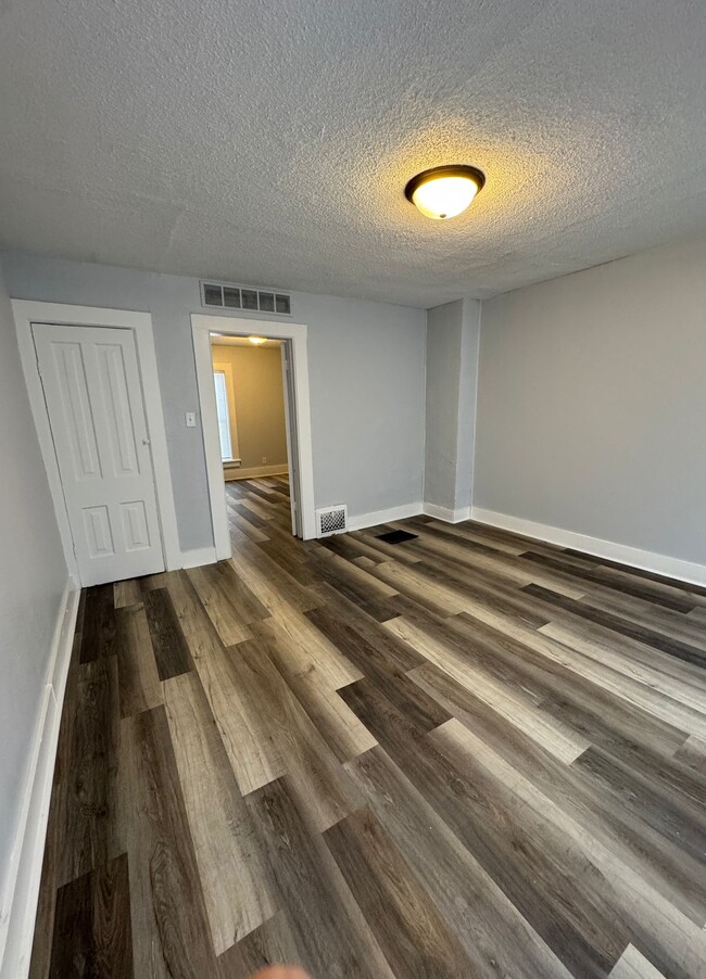 Primary Photo - 2214 Kemble Ave