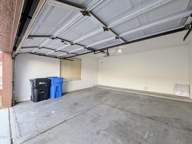 Building Photo - 1530 E Branham Ln