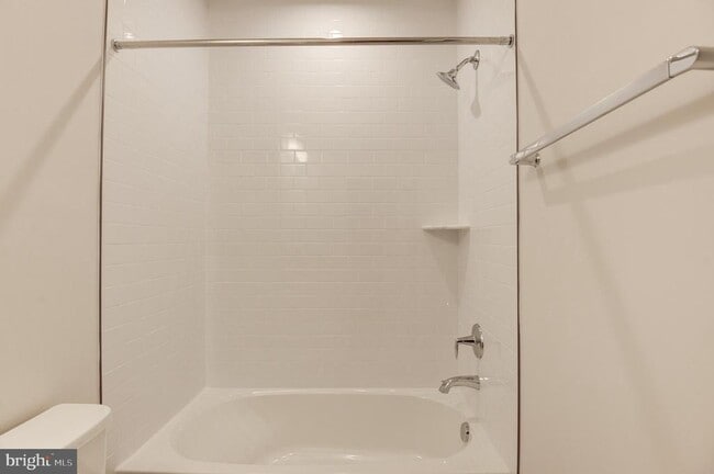 Building Photo - 43798 Middleway Ter