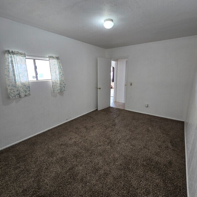 Building Photo - 701 W Soto St