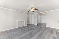 Building Photo - 121 Mark Twain Cir