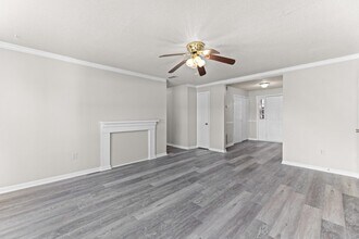 Building Photo - 121 Mark Twain Cir